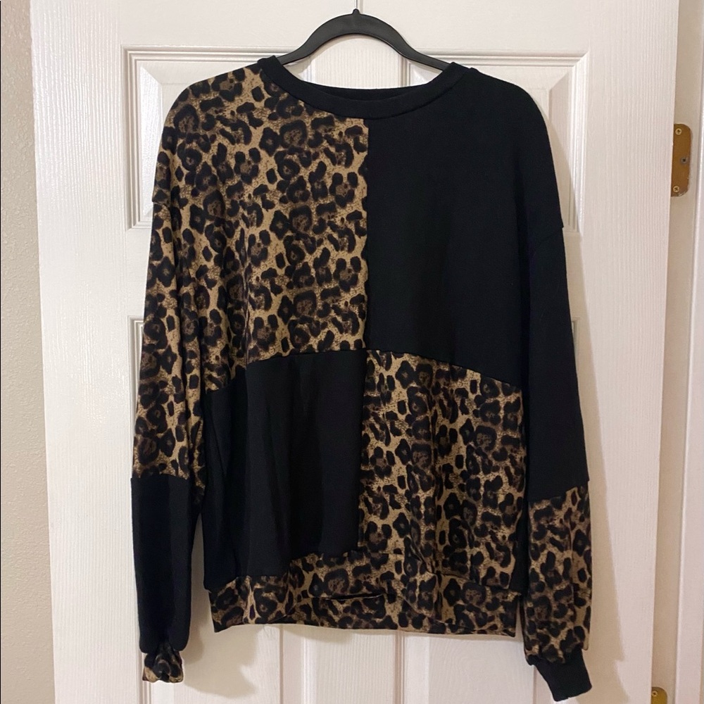 🆕NEW🛍️Geometric Leopard Print Pullover 🐾 - Picture 4 of 6